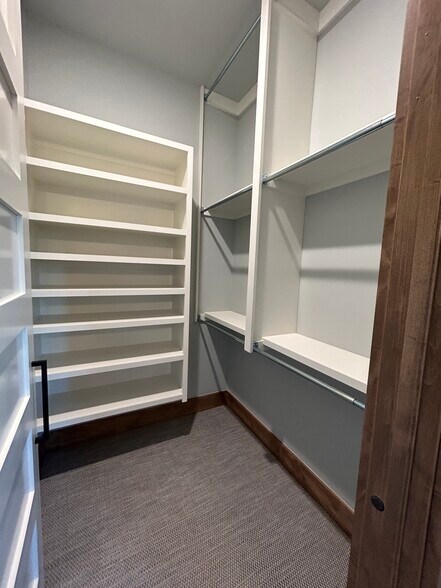 Walk-in closet 2 - 20980 Cortona Dr