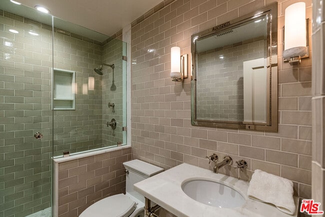 Building Photo - 127 Hollister Ave