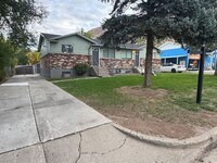 Building Photo - 4 Bedroom 2 Bath Duplex- Dog Friendly