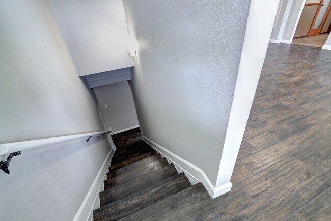 Building Photo - HUGE House In Tempe Close to ASU