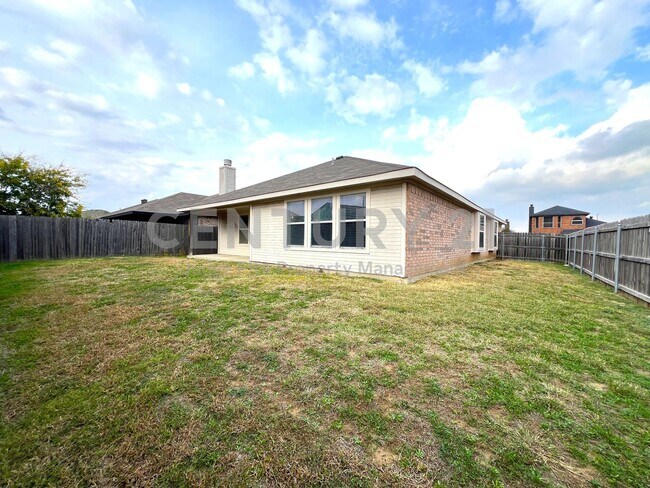 Building Photo - Well Maintained 4/2/2 Home Nestled on Corner Lot in Ft. Worth!