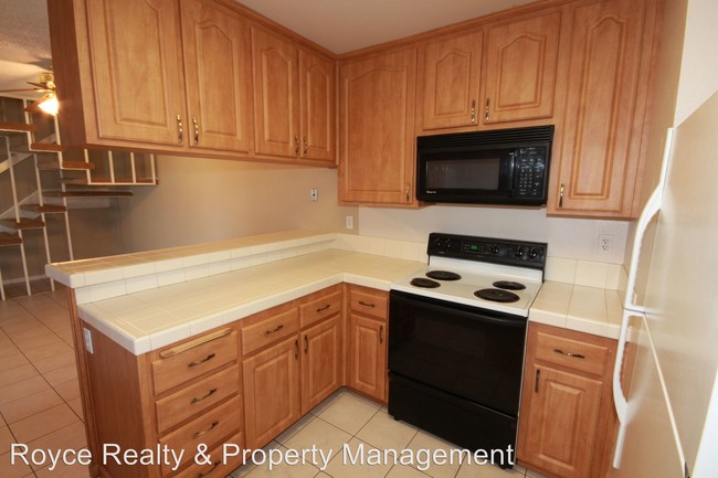 Building Photo - 3 br, 2.5 bath House - 7988 Playmor Terrace