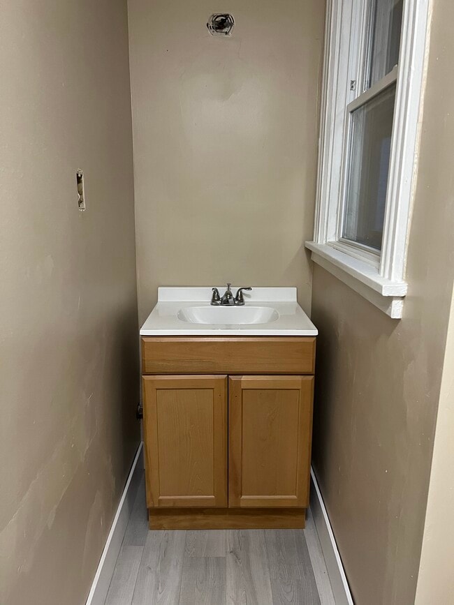 Building Photo - 135 W 1st St