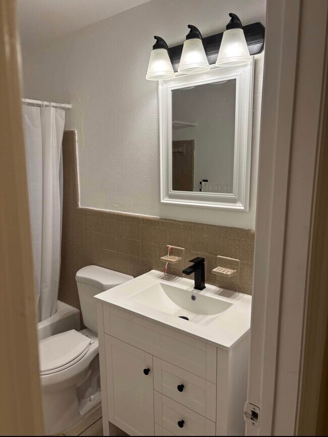 Building Photo - 2813 Spring Hill Ct