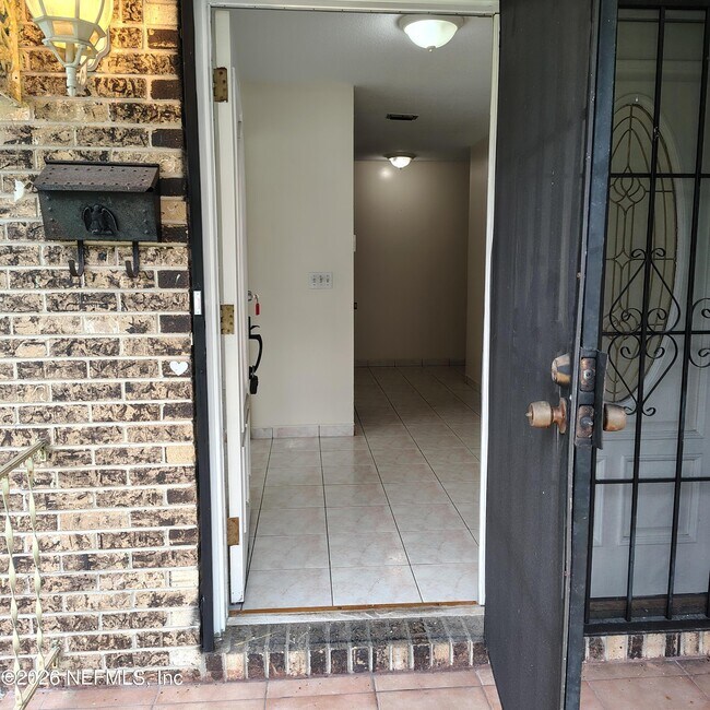 Building Photo - 5427 Hickson Rd