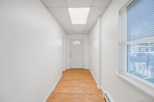 Building Photo - 39 Chapman Pl