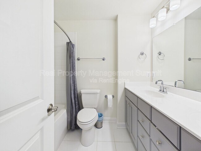 Building Photo - 1241 Old Trail Dr