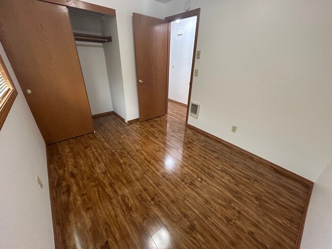 Building Photo - 2 Bedroom Duplex Near the Jim Parsley Community Center!