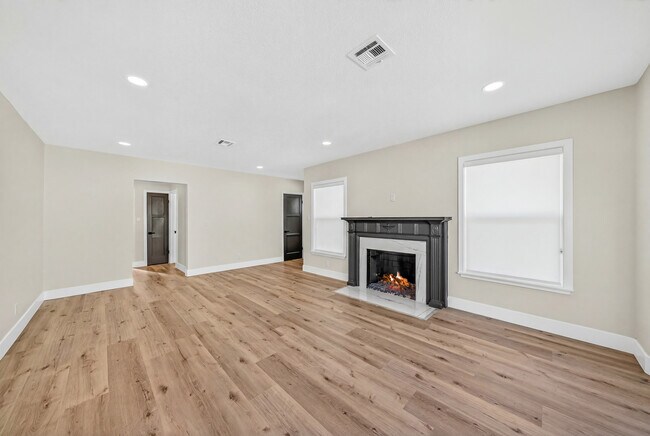 Building Photo - 1667 Valencia Ave