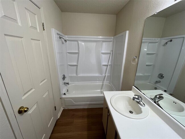 Building Photo - 862 Latteridge Dr