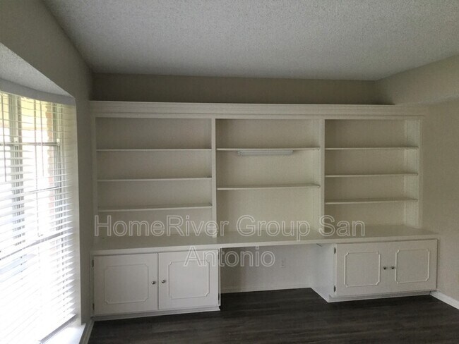 Building Photo - 3518 Pinebluff Dr