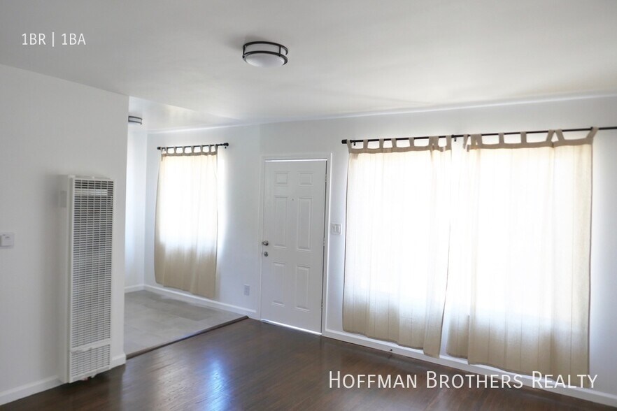 Building Photo - 3005 Normandie Ave