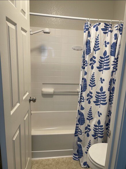 Bathroom 1 (Shower + Tub) - 1143 Greene Ter