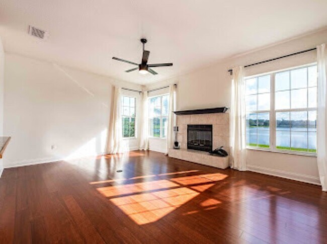 Building Photo - St. Cloud 4 Bedroom, 4 Bathroom Pool Home with Lake View