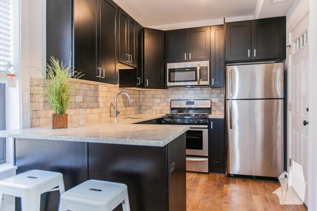 Building Photo - 1 bedroom in Chicago IL 60625