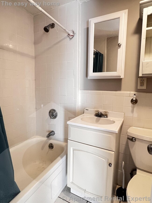 Building Photo - 9 School St