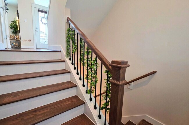 Building Photo - 5342 Donovan Gdns Ln