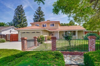 Building Photo - Spacious 3-Bed Almaden Valley Home with Bo...