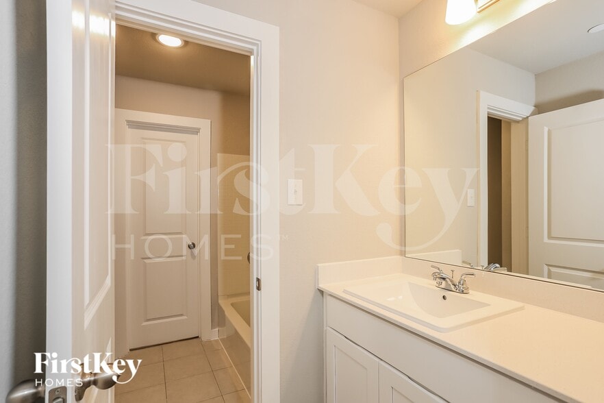 Building Photo - 339 Niki Dr