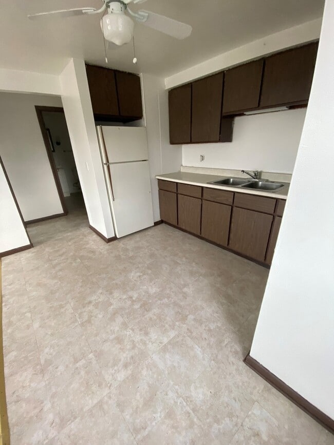 Building Photo - 1627 Woodbine Dr