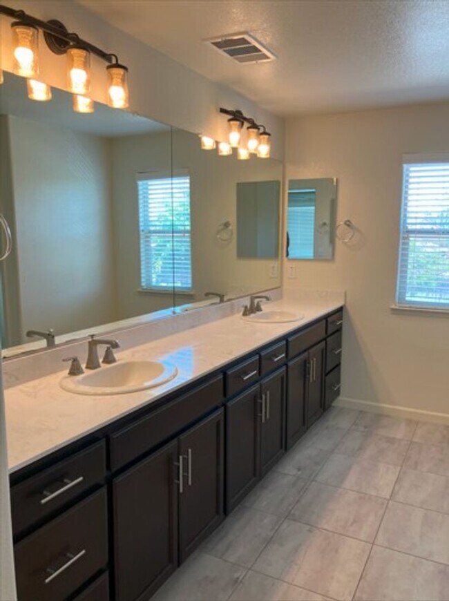Building Photo - 2253 Campolina Way