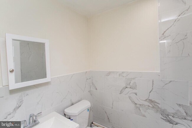 Building Photo - 857 Street Rd