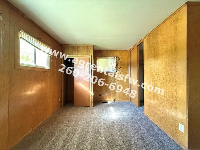 Building Photo - 2 Bedroom House