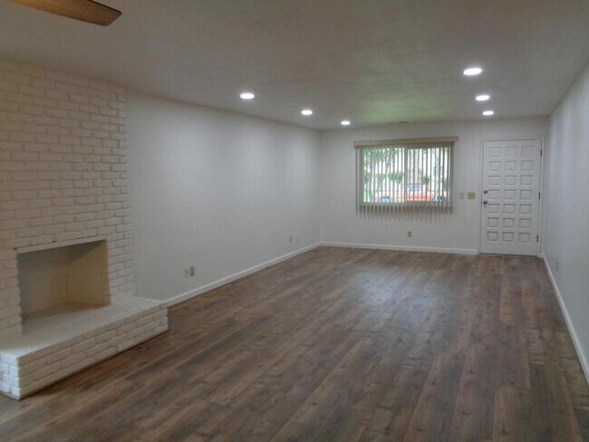 Building Photo - 244 W Alexander Ave