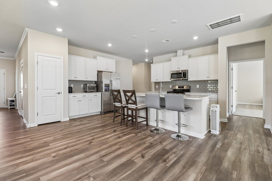 Building Photo - 250 Backspin Dr