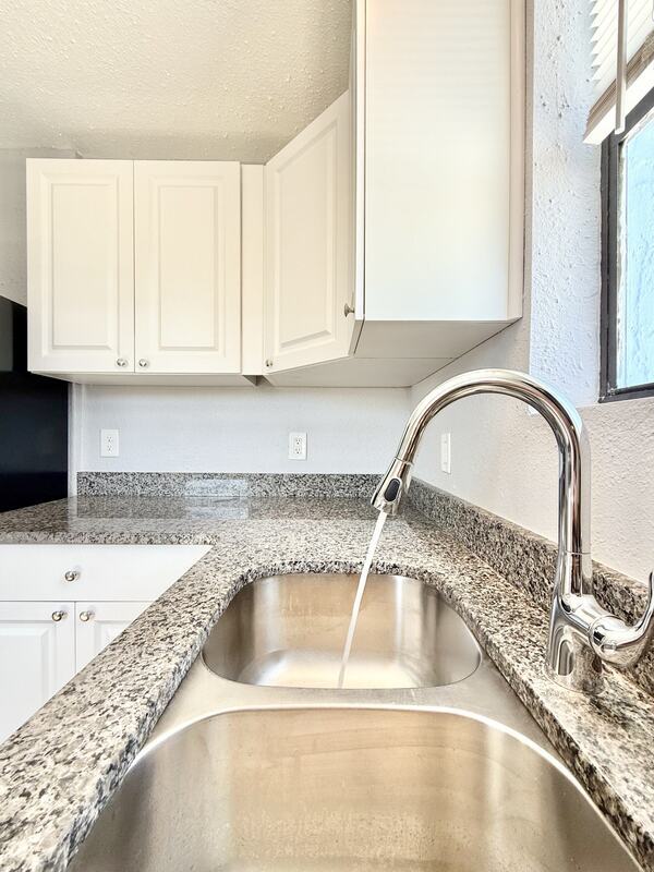 Building Photo - 14125 Palm St