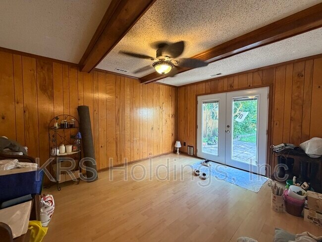 Building Photo - 3877 Sherman Oaks Ave