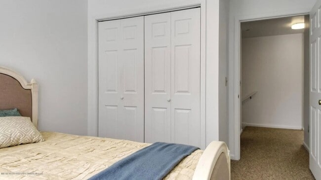 Building Photo - 3BR/2.5BA Townhouse Available July 1st!!! - Great Residential Neighborhood!!