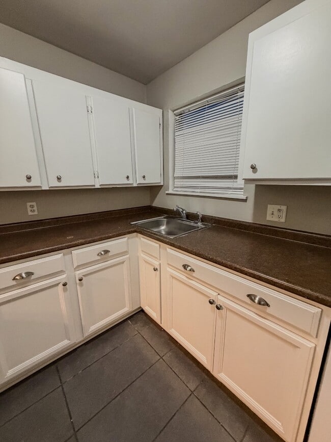 Building Photo - 205 Windward St