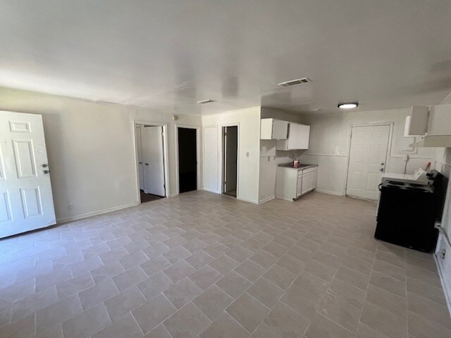 Building Photo - 1671 Madden Ave