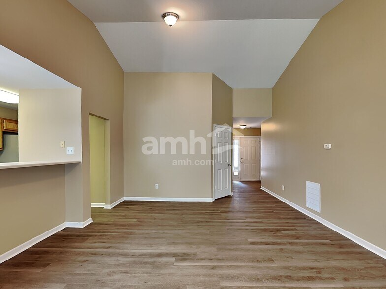 Building Photo - 81 W Quail Wood Ln