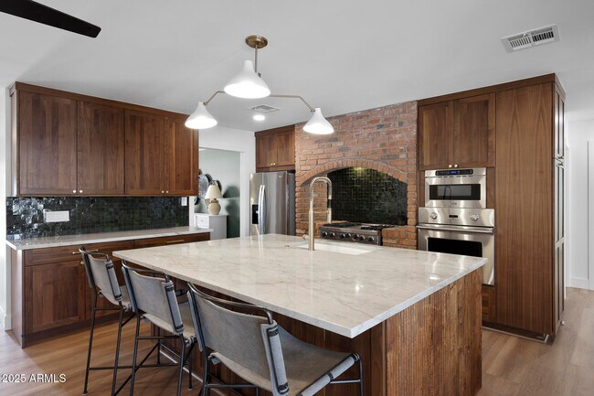 Building Photo - 10848 N 66th St