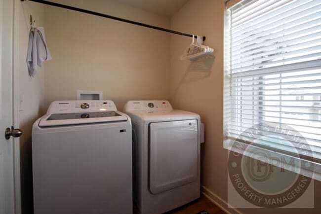 Building Photo - Modern New Build 4Bd/4Ba Papillion (photos staged for effect)