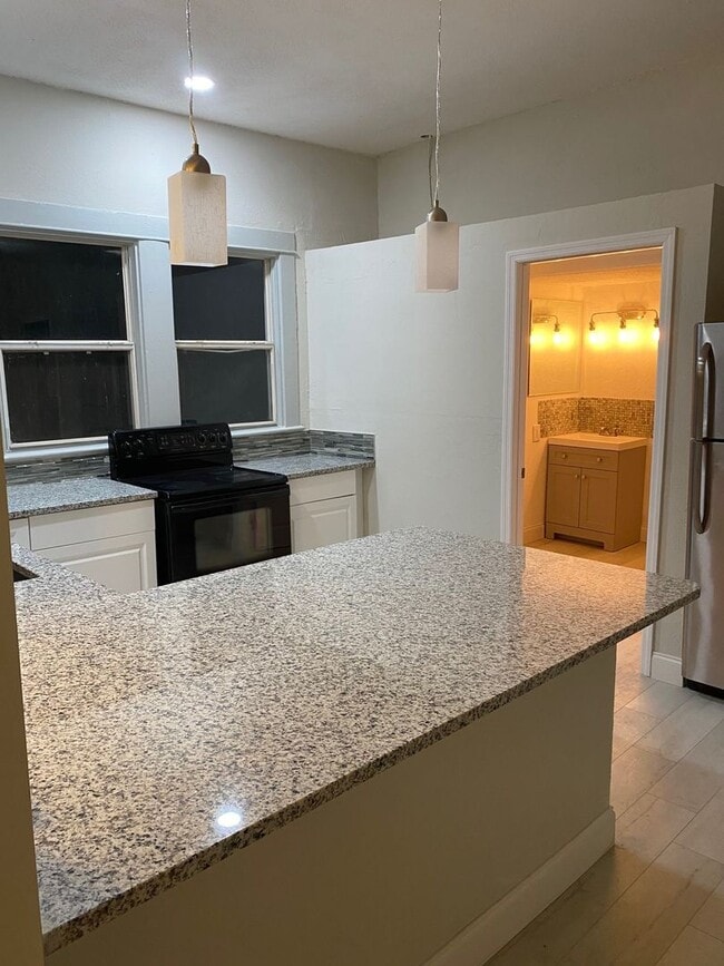 Building Photo - CHARMING 2 BEDROOM 1 BATH APARTMENT HOME - $500 OFF FIRST MONTH RENT!