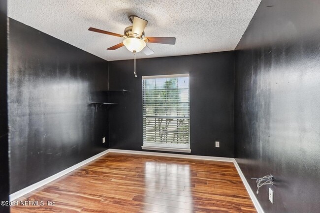 Building Photo - 14018 Fish Eagle Dr E