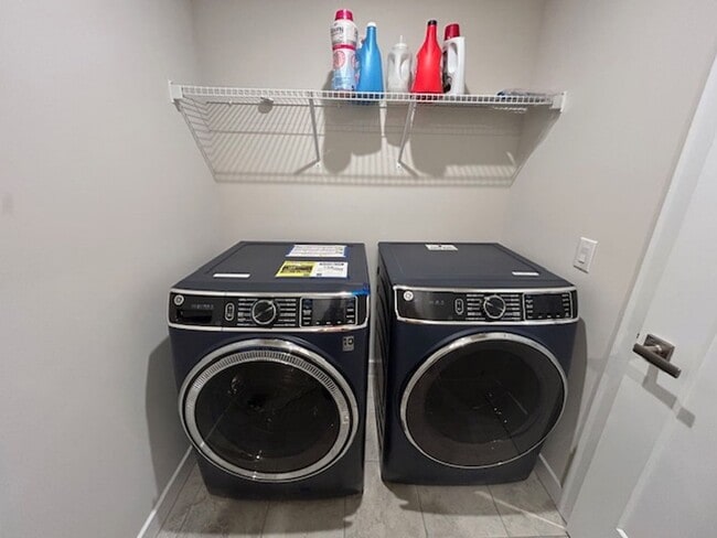 Building Photo - 2 Bed- 2 Bath + Dedicated Home Office - Single Family Home in Amherst