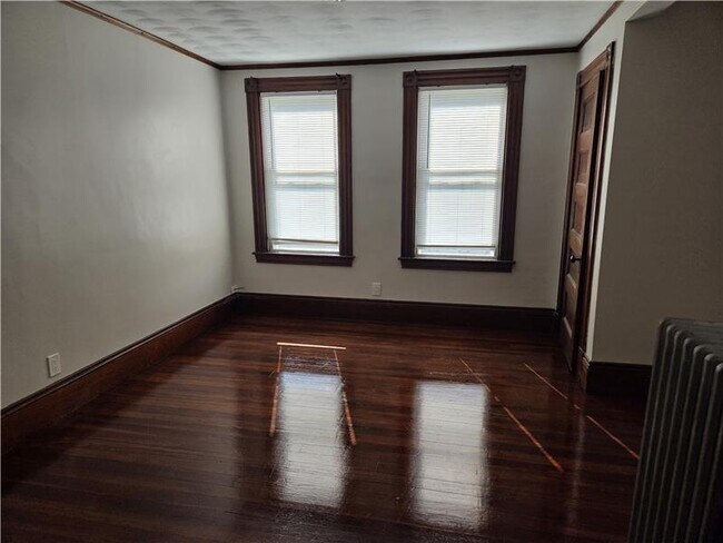 Building Photo - Crescent