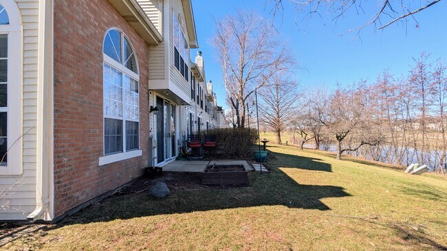 Building Photo - 40 N Golfview Ct