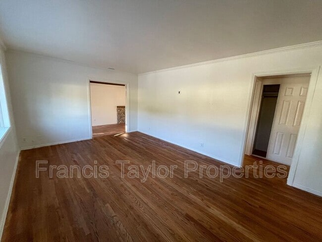 Building Photo - 551 N Citrus Ave