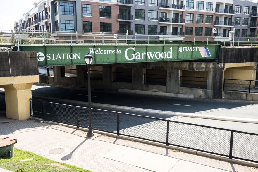 Building Photo - 439 Willow Ave