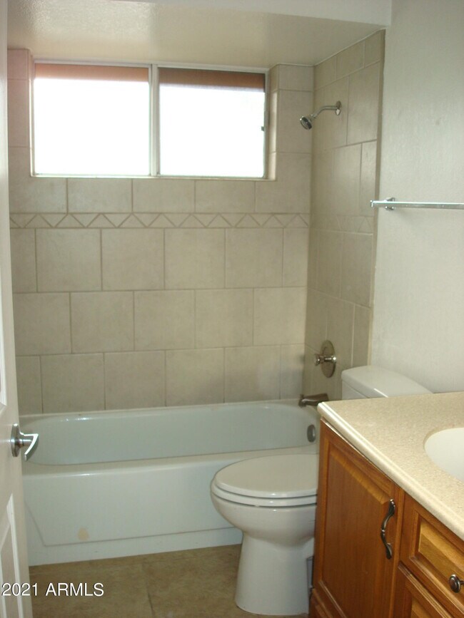 Building Photo - 3933 W Pershing Ave