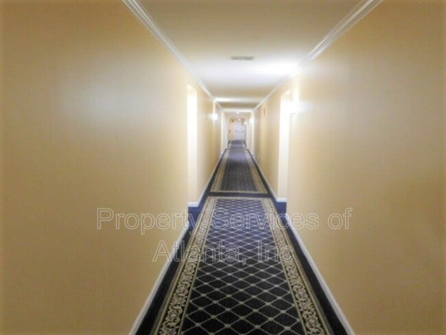 Building Photo - 4115 Pine Heights Dr NE