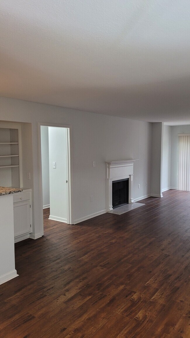 Building Photo - 2 bedroom 2 bath Condo in Lenox Heights, o...