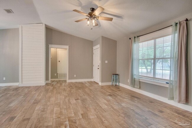 Building Photo - 8262 Pamplona St
