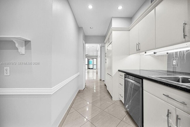 Building Photo - 4020 N Hills Dr