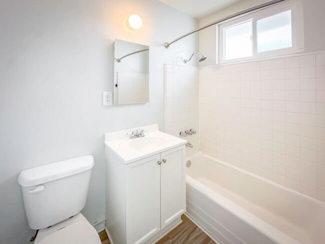 Building Photo - CUTE CONDO IN A DUPLEX W/ LARGE BACKYARD A...